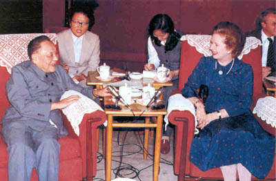 1982年戴卓爾夫人與鄧小平就香港問題進行談判