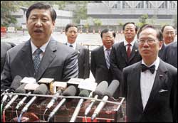 Xi Jinping and Donald Tsang
