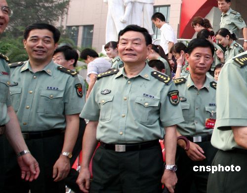 中國匪軍總參謀部副總參謀長劉匪鎮武（中）最近一次露面。