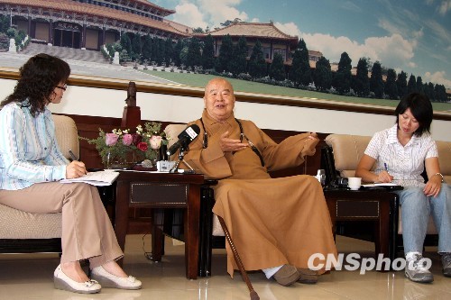 左右逢源的偽僧星雲