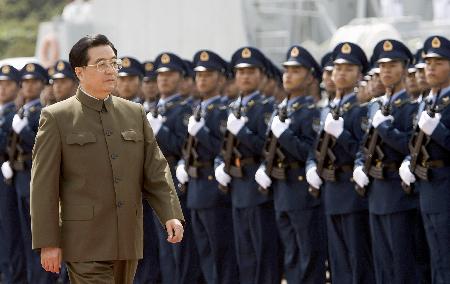 胡匪在匪軍昂船洲海軍基地檢閱匪軍