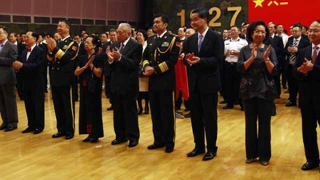 駐港匪軍頭目王匪曉軍(右四)發言時不再提《基本法》和「一國兩制」。